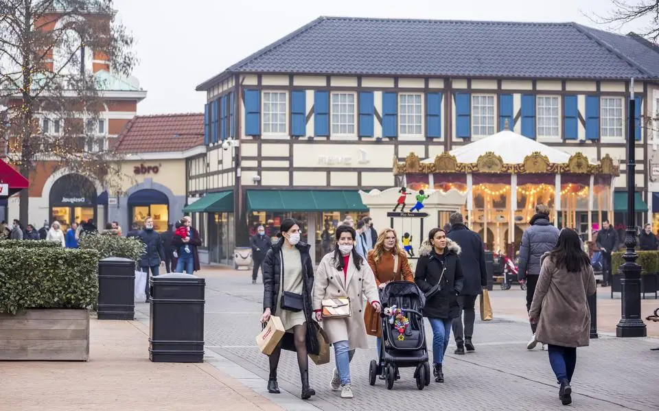 Hoe de outlet in Roermond meer bezoekers trekt dan de Efteling. ‘Winkelen is hier de hoofdattractie’