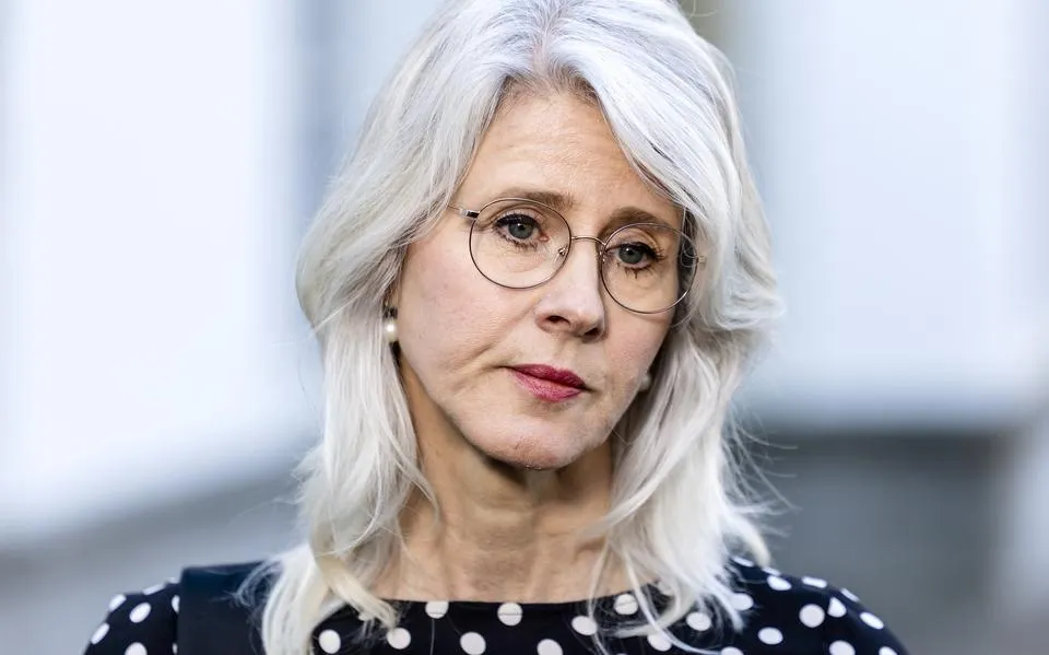 Woningcorporaties dreigen woonminister Keijzer voor de rechter te slepen over bevriezing huren