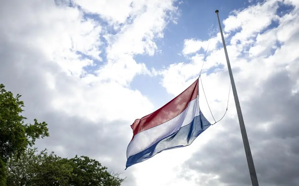 Zo staat Nederland staat stil bij oorlogsslachtoffers tijdens de Nationale Dodenherdenking