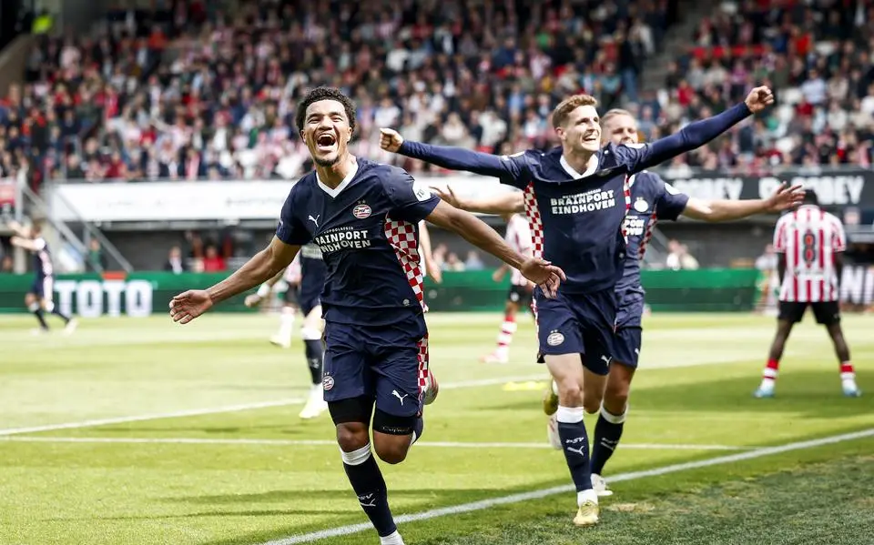 PSV behaalt 26e landstitel dankzij zege (1-3) op Sparta Rotterdam