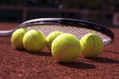 Nuenense tennisclub De Lissevoort krijgt zilveren erepenning vanwege 60-jarig bestaan