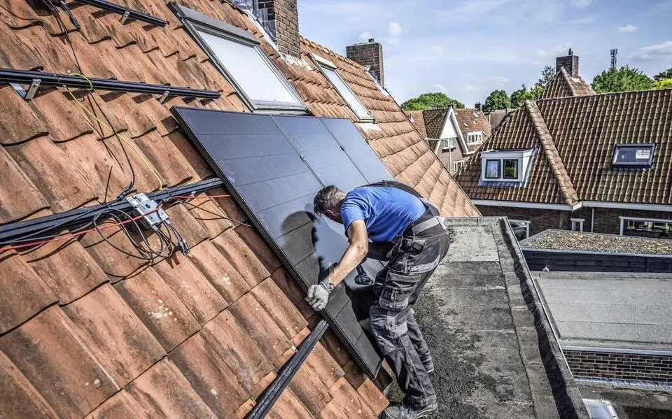 Zonnepanelenbezitters worstelen met hoge terugleverkosten: zo houd je ze zo laag mogelijk