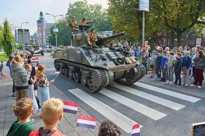 Vrijheid voelde deze eeuw nog nooit zo bedreigd; we weten weer wat we vieren op 5 mei