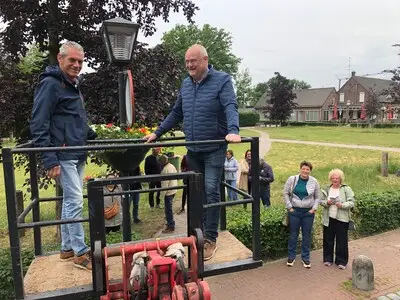 Vessem zet zichzelf in de bloemetjes: ‘Vrolijk toch?!’