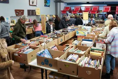 Boeken- en platenmarkt in d’Ouw School Veldhoven