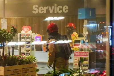 Na de brand in hun winkelcentrum kunnen ondernemers alles weggooien: ‘Het heeft hier vol rook gestaan’
