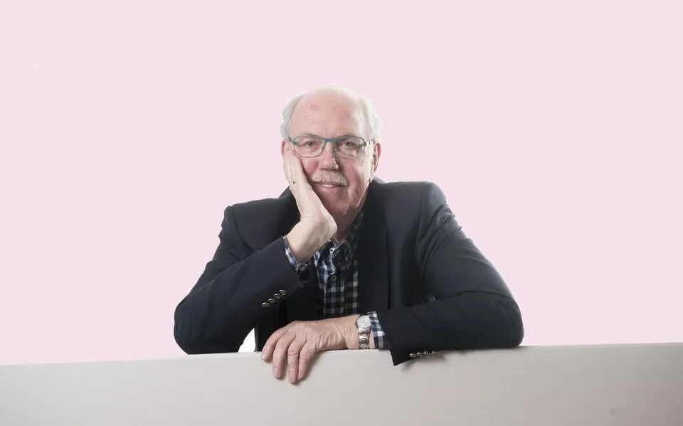 Fan bûgjen frjemd | column Pieter de Groot