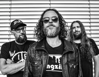 Dynamische rock van Eindhovense band Komatsu: ‘Tankbestendig pantser nodig voor je oren’