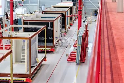 Van fabriek naar bouwplaats: flexwoningen in Tilburg binnen drie kwartier klaar