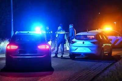 Tien politiewagens achtervolgen auto vanaf Tilburg naar Haaren, bestuurder aangehouden