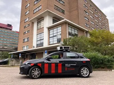 Geen scooters meer achter scanauto parkeercontrole, chauffeurs voelen zich onveilig: ‘Elke dag mot’