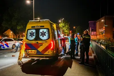 Twee fietsers haken met sturen in elkaar en komen ten val in Eindhoven, vrouw ernstig gewond