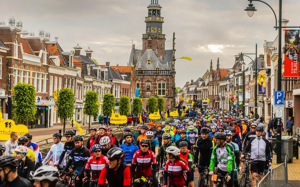 Starttijden, stempelposten en waar moet je parkeren? Alles wat je moet weten over de Fietselfstedentocht 2025