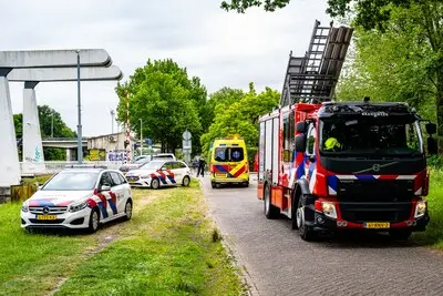 Oudere man uit het kanaal gehaald in Tilburg: slachtoffer naar het ziekenhuis