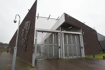Schizofrene man (28) uit Etten-Leur mishandelde drie ggz-medewerkers, nu eist aanklager tbs