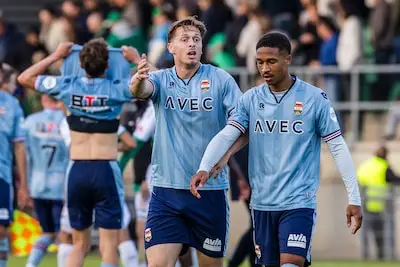 Zwaar geïrriteerd Willem II balanceert op een heel dun koordje: ‘Kom op man: dit zijn de play-offs, hè?’