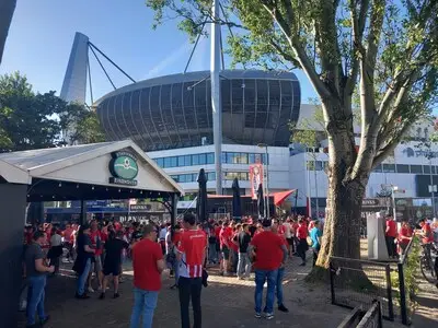 LIVE | Eindhoven is klaar voor een razend spannende voetbalavond, opstelling PSV bekend