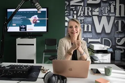 Marije start platform voor senior ondernemers: ‘Het klinkt ouderwets, maar ik neem nog gewoon de telefoon op’