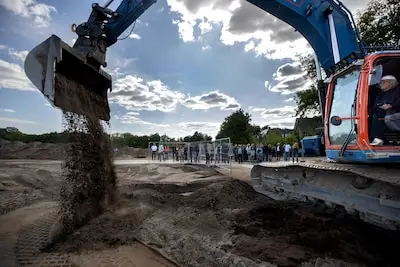 Schuttingen ontbreken in Heijde Park; het heuvelachtige landschap vormt natuurlijke omheiningen