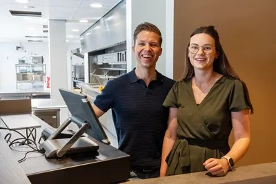 Hippe friterie strijkt neer in Eersel: ‘Modern en anders dan anders’