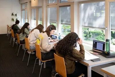 Oefenen, oefenen, oefenen, voor veel scholieren beginnen de examens: ‘Echt wakker worden’
