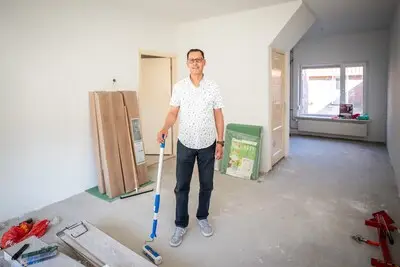 Khalils gezin verlaat eindelijk schimmelhuis: ‘Ik hoef me niet meer te schamen’