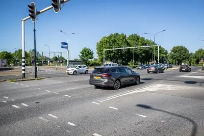 Met auto spoor over kan niet meer op een drukke plek in Helmond: Kasteel-Traverse ingrijpend op de schop