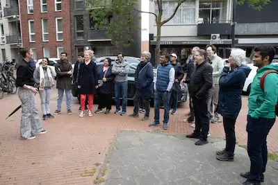 Internationals ontdekken Kromstraat: ‘Ik wist niet dat hier zoveel restaurants en winkels waren’