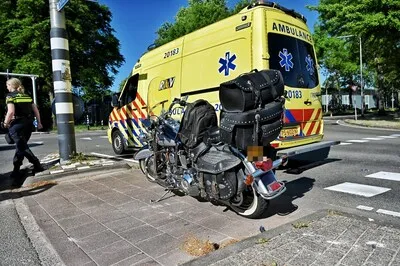 Motorrijder raakt gewond bij botsing met aanhanger in Tilburg