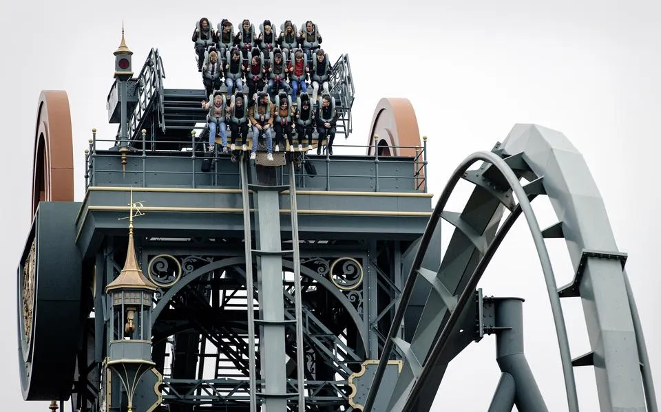 Crowdfundingsactie om azc-jeugd uit Sint Annaparochie toch naar Efteling te laten gaan. ‘Gun ze een dagje uit’
