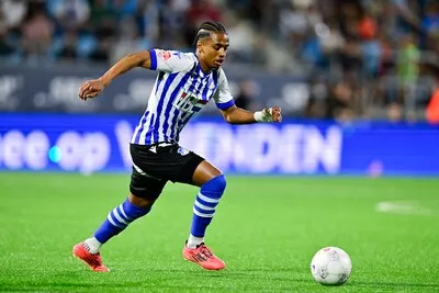 LIVE | Tyrese Simons in de basis bij FC Eindhoven, dat zich klaarmaakt voor laatste duel van het seizoen