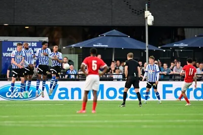 LIVE | FC Eindhoven op achterstand tegen Jong AZ na pittige eerste helft