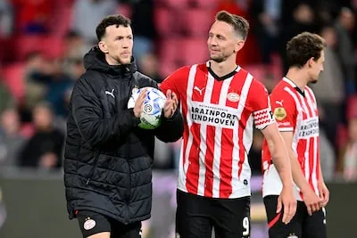 PSV fixeert zich op Feyenoord en plaatst zich zondag bij winst voor de Champions League