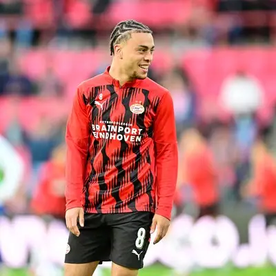 Sergiño Dest met PSV op jacht naar een kampioensfeestje zonder krukken en comeback bij Amerika: ‘Blijf honderd procent zeker’