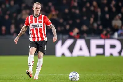 Bosz mist in totaal vijf spelers tegen Fortuna, waaronder opnieuw Karsdorp