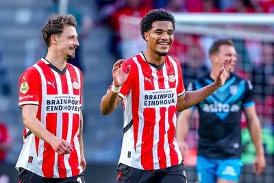 Het is krankjorum, maar PSV kan zondag ‘gewoon’ de 26ste landstitel pakken, hoe kon dat gebeuren?