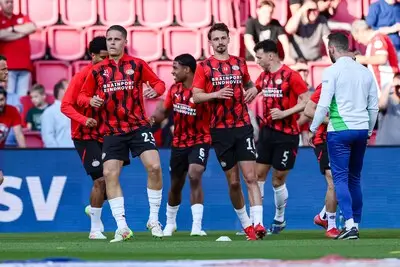 LIVE | PSV heer en meester in de beginfase, Tillman laat na om al vroeg toe te slaan