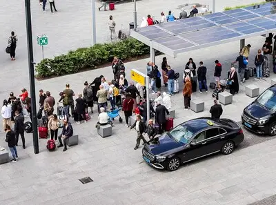 Taxi Van Gerwen failliet: 120 werknemers op straat en onzekerheid over leerlingenvervoer