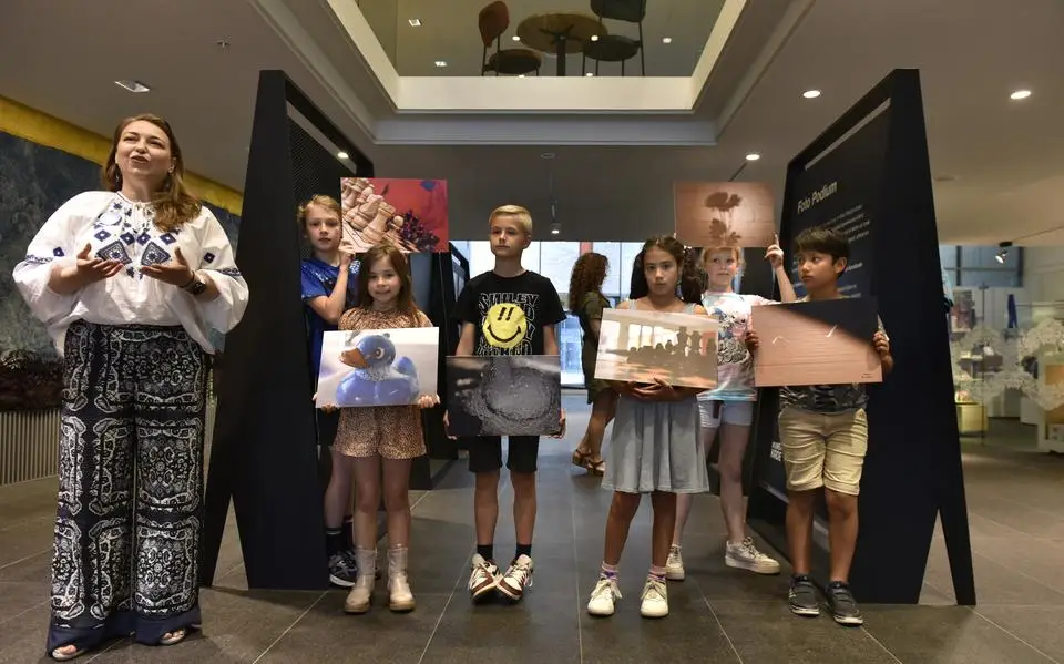 Leerlingen IKC Alexia uit Leeuwarden openen eigen fototentoonstelling in Fries Museum: ‘Resultaat is fantastisch’