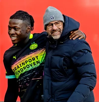Bosz neemt het op voor Bakayoko: ‘Wilde zelf graag een keer bij Jong PSV spelen’