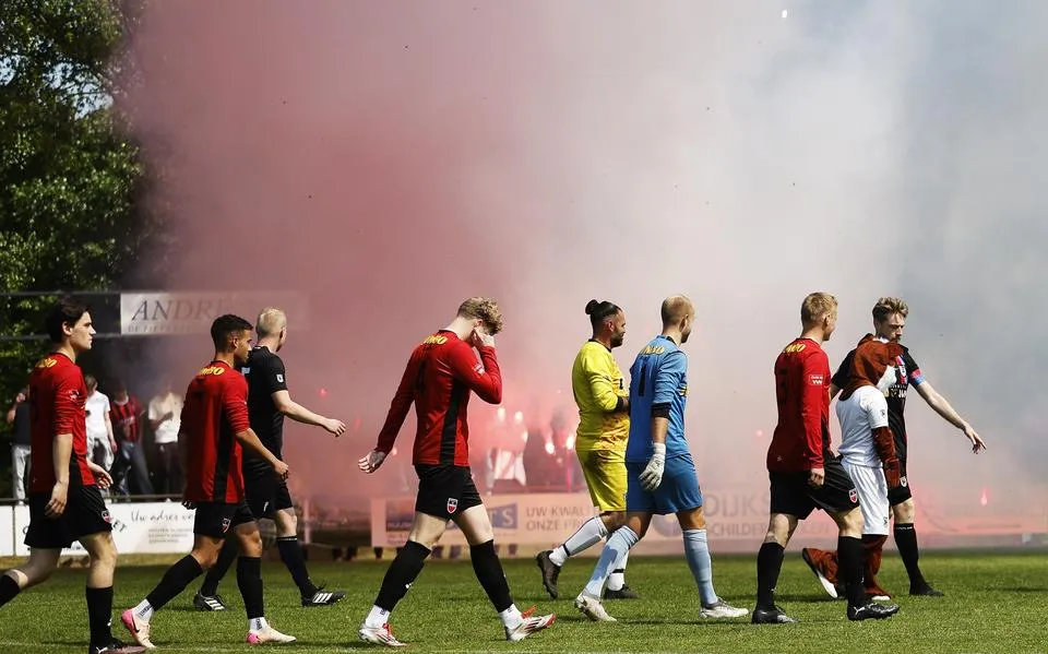 Hardegarijp stevent af op titel na knetterende kraker tegen Oosterwolde