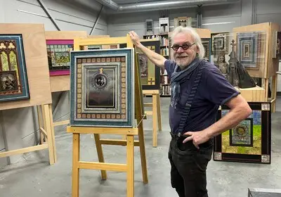 Voor het eerst in vijftig jaar stelt kunstenaar Harry Verhoeven zijn atelier open voor publiek: ‘De beste dingen zijn bedacht aan de keukentafel’