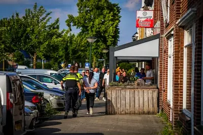Vrouw (22) ernstig gewond bij steekpartij in Geldrop, politie valt huis binnen en houdt man en vrouw aan