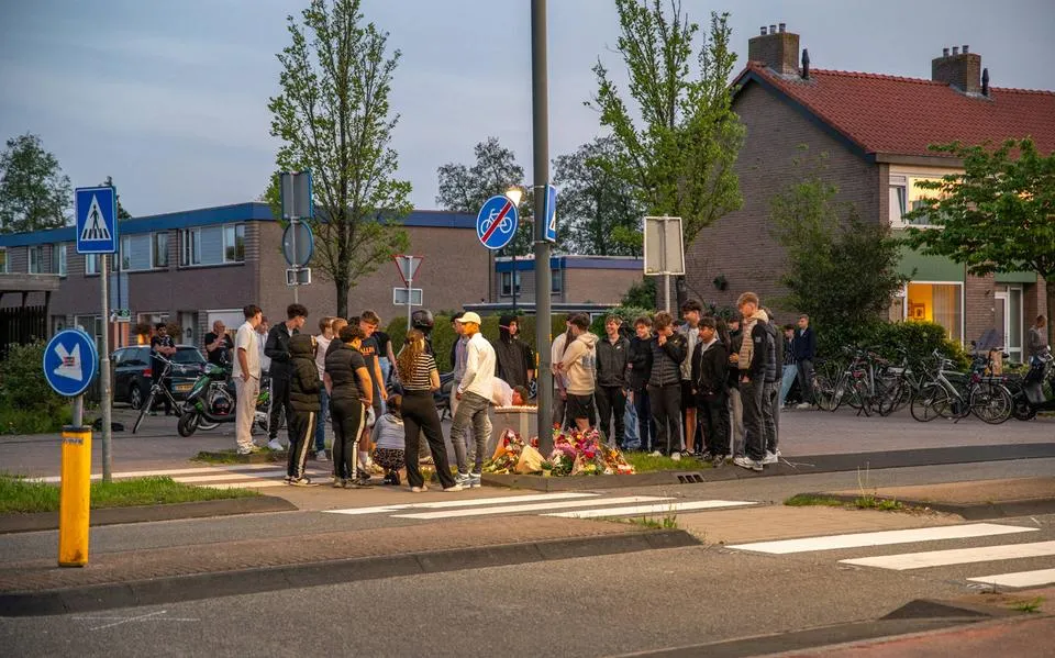 Bloemen voor  Salah (16), die overleed na ongeluk in Drachten: ‘Verslagenheid is enorm’