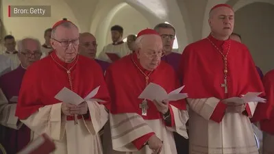 Theo Schepens (78) uit Berkel-Enschot ziet verkiezing nieuwe paus vanaf eerste rij op het Sint-Pietersplein in Rome
