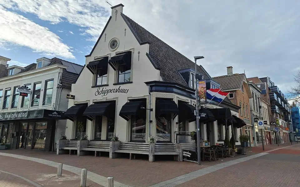 De buitenkant van ’t Schippershuus in Hoogeveen is al prachtig. Ook binnen zit het er megagezellig | restaurantrecensie