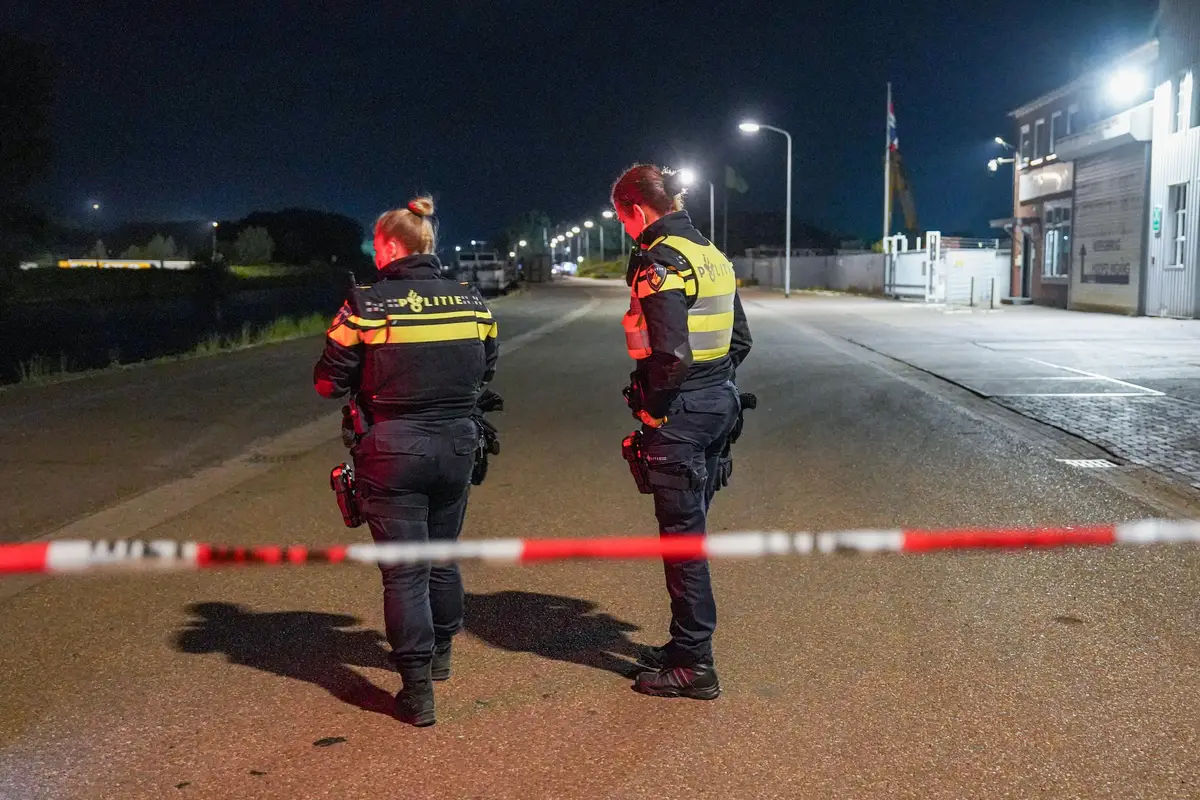 Meerdere lichamen gevonden bij zoekactie vermiste Jeffrey (10) en Emma (8). Politie vindt auto van Klaas Bijl in water bij Winschoten