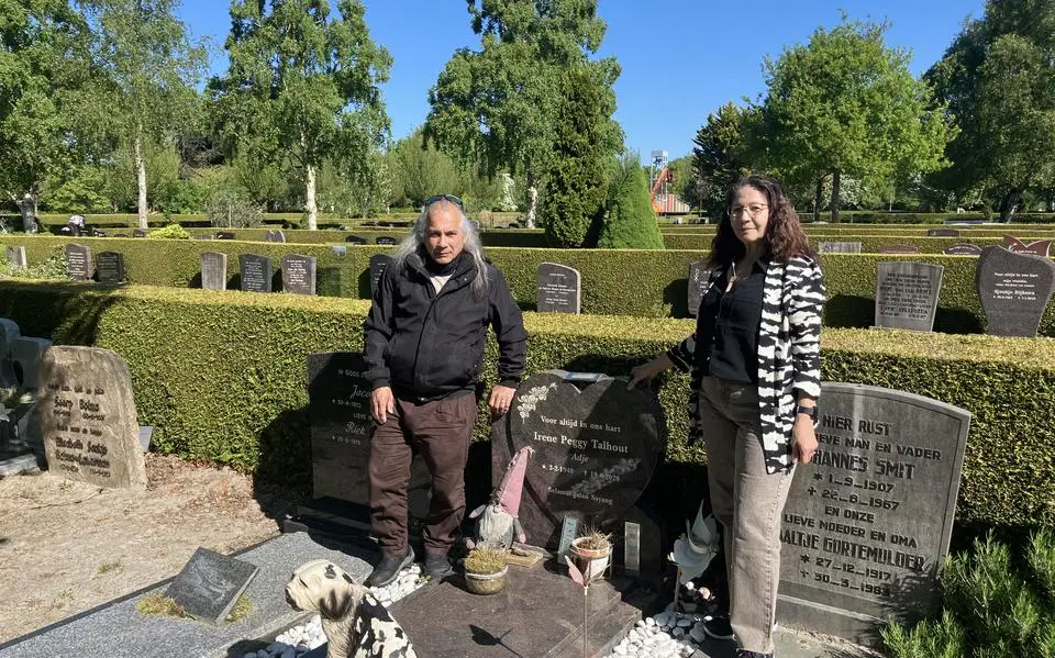 Jeany, Richard en Bianca bezoeken op Moederdag de begraafplaats in Leeuwarden