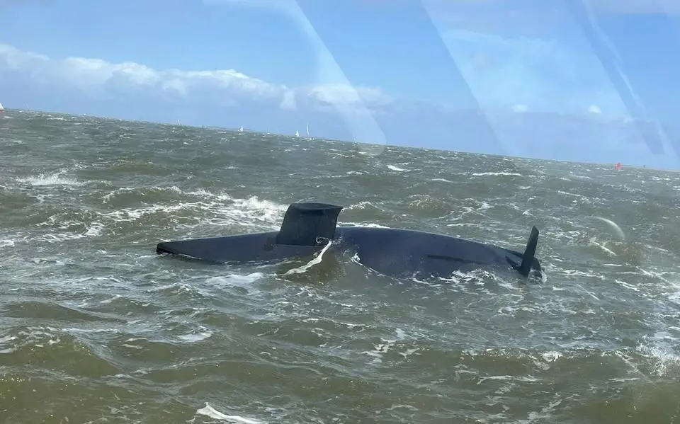 Zeiljacht slaat om: drie deelnemers HT-race bij Terschelling uit zee gered