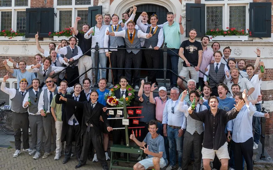 Raadsleden Waadhoeke winnen weer traditionele keatspartij tegen Groninger studenten